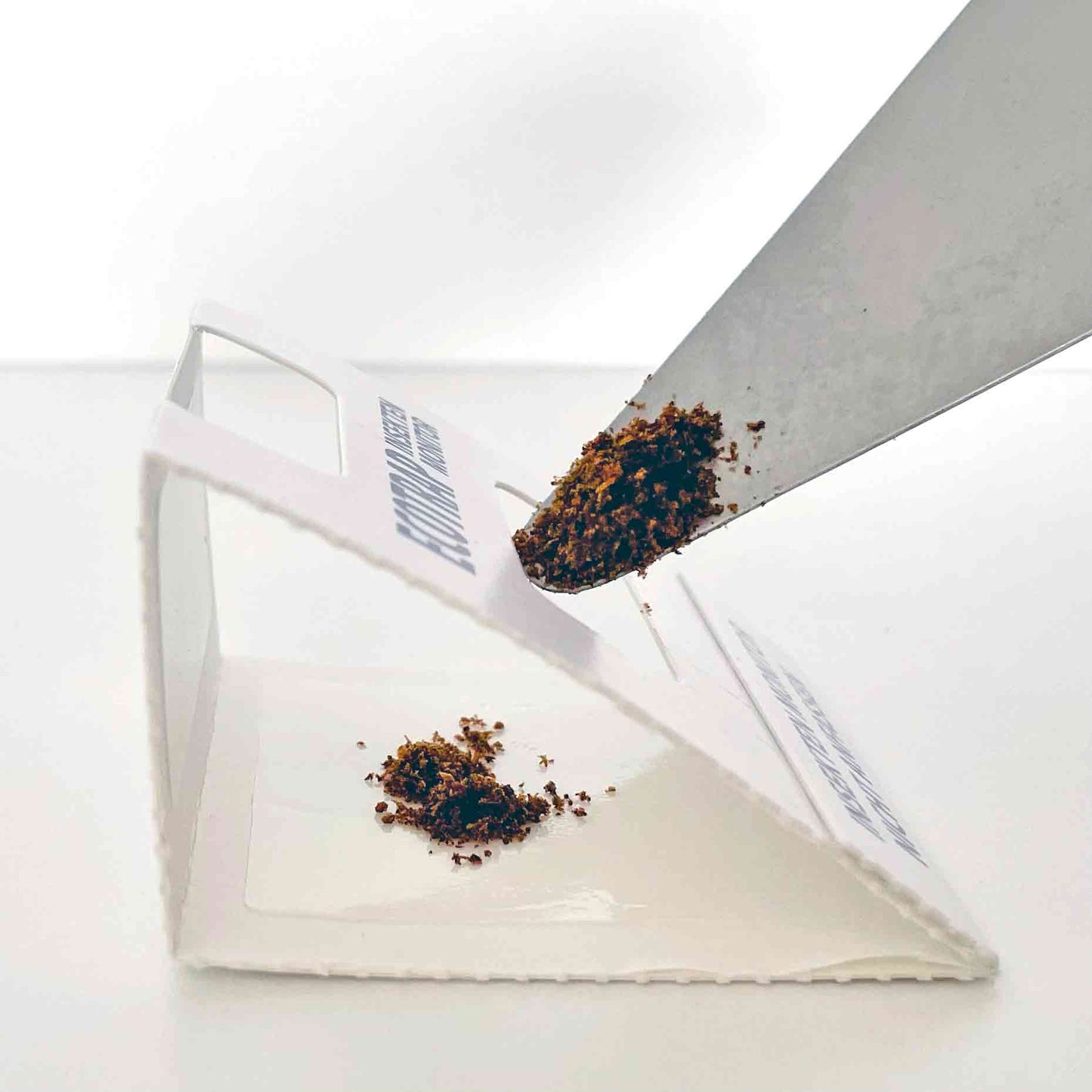 EcoTrap-Falle mit Grillenmehl seitlich