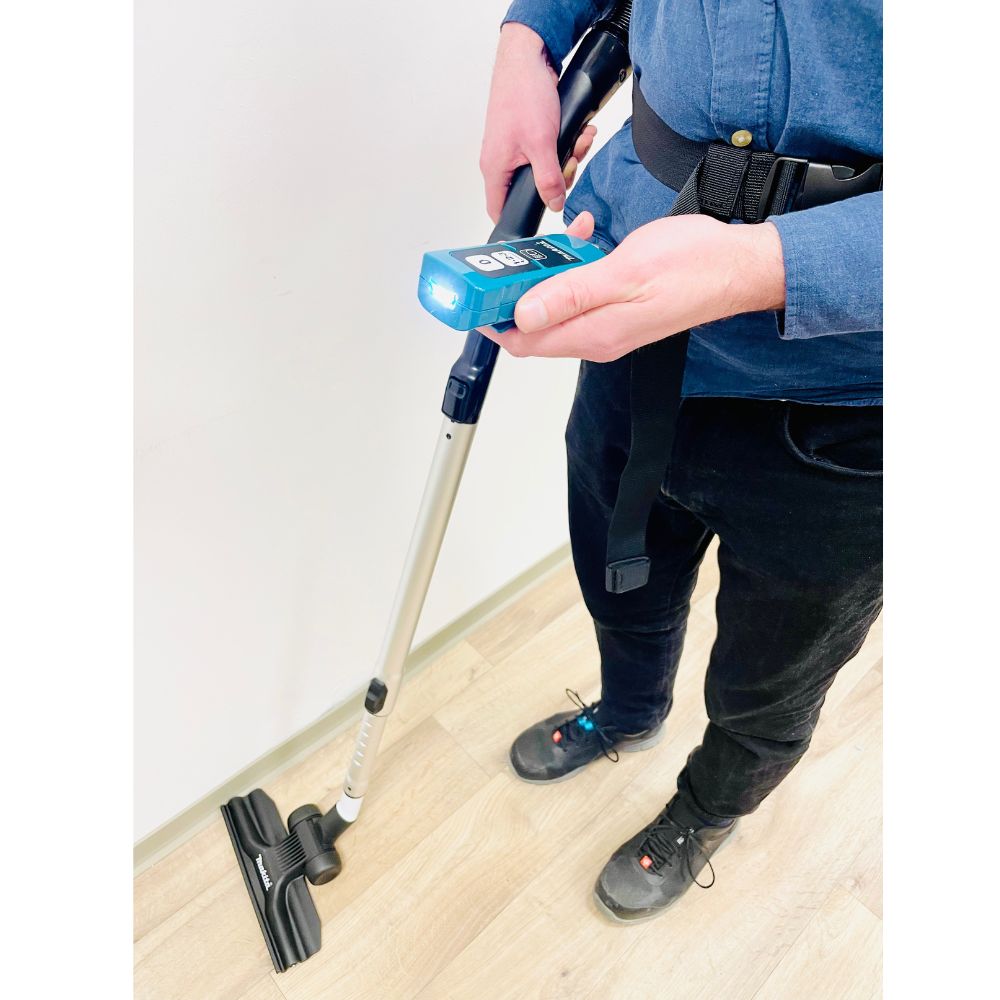 Fernbedienung und Licht des Makita Rucksackstaubsauger